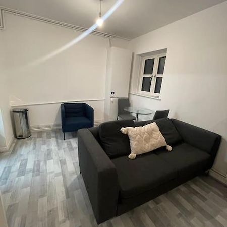 Lovely Spacious Entire 1 Bedroom Apartment - New Management Londen Buitenkant foto