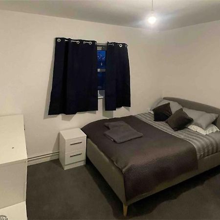 Lovely Spacious Entire 1 Bedroom Apartment - New Management Londen Buitenkant foto
